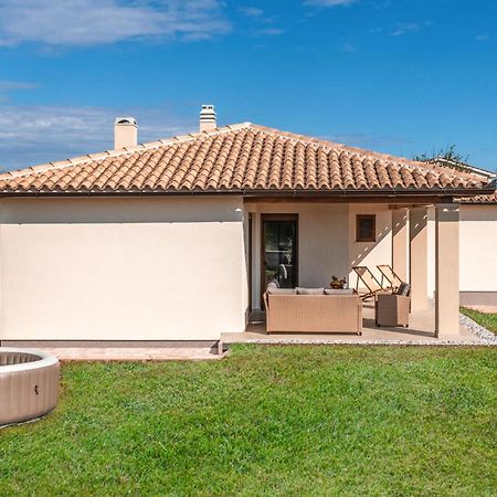 Nice Home In Valtura With Kitchen Exterior foto